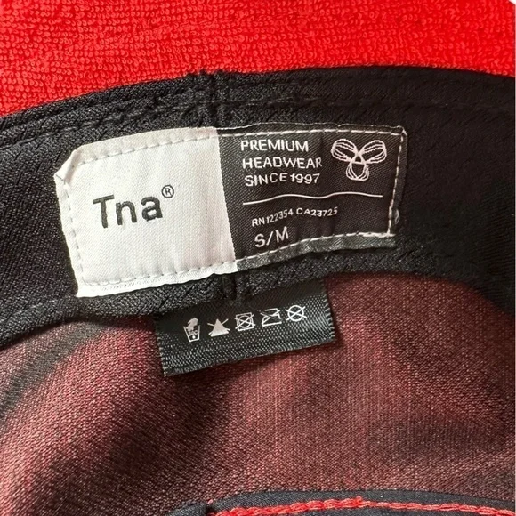 Aritzia TNA Womens Logo Embroidered Cotton Bucket Hat Sz S/M Red French Terry - Picture 6 of 8